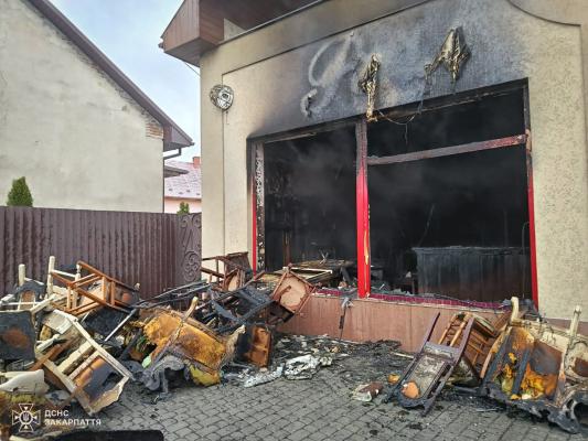 У Мукачеві горів магазин зі старовинними меблями