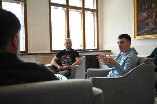 Голова Закарпатської ОВА зустрівся із закарпатськими спортсменами-фристайлістами