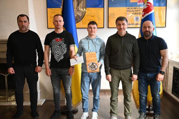 Голова Закарпатської ОВА зустрівся із закарпатськими спортсменами-фристайлістами