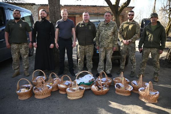 Мирослав Білецький на Сході відвідав захисників та вручив нагороди