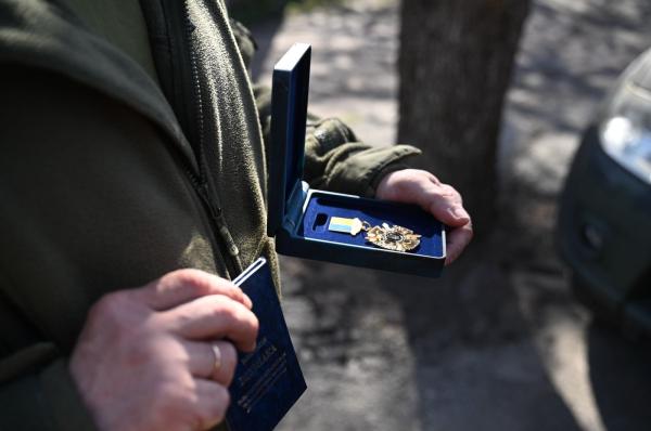 Мирослав Білецький на Сході відвідав захисників та вручив нагороди