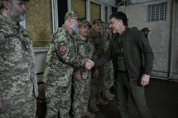 Мирослав Білецький на Сході відвідав захисників та вручив нагороди