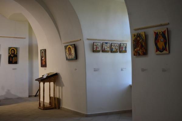 В Ужгороді триває великодня виставка ікон, де представлено загалом 47 образів