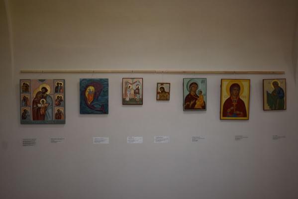 В Ужгороді триває великодня виставка ікон, де представлено загалом 47 образів