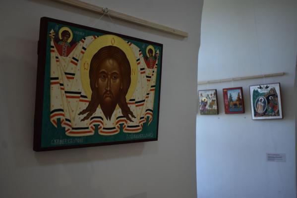 В Ужгороді триває великодня виставка ікон, де представлено загалом 47 образів