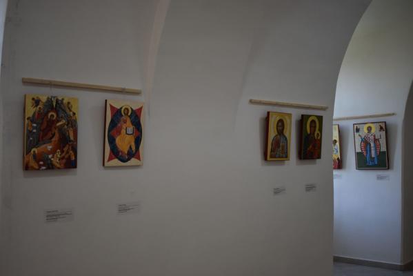 В Ужгороді триває великодня виставка ікон, де представлено загалом 47 образів