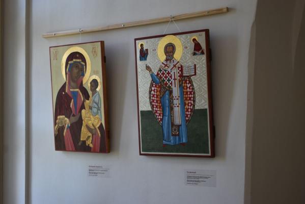 В Ужгороді триває великодня виставка ікон, де представлено загалом 47 образів
