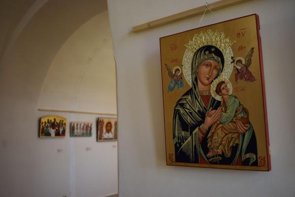 В Ужгороді триває великодня виставка ікон, де представлено загалом 47 образів