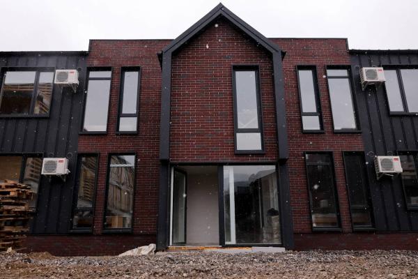 На Закарпатті релоковане підприємство зводить для своїх працівників 13 багатоквартирних будинків