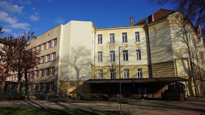 В Ужгороді на наб. Незалежності встановлять туалет, який хотіли встановити біля пам'ятника Петефі